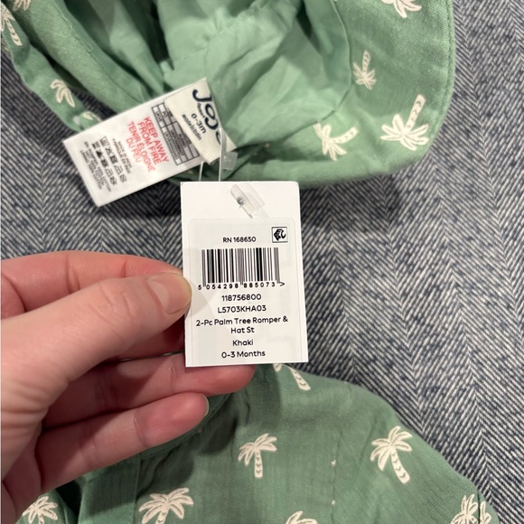 jojo maman bebe palm tree 2 piece cheesecloth romper-hat set | size 0-3 months - Picture 6 of 6